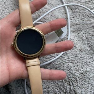 Kate Spade Scallop Smartwatch